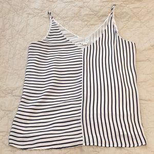 Mixed stripe navy & white tank 💙